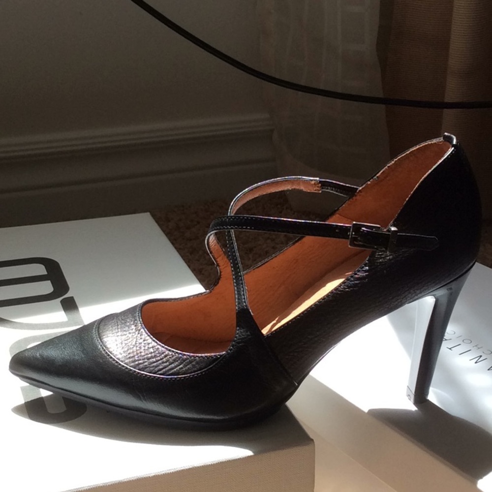 Hispanitas leather cross strap heels. Size 38